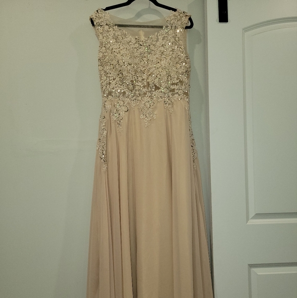 Champagne formal gown - Picture 1 of 5